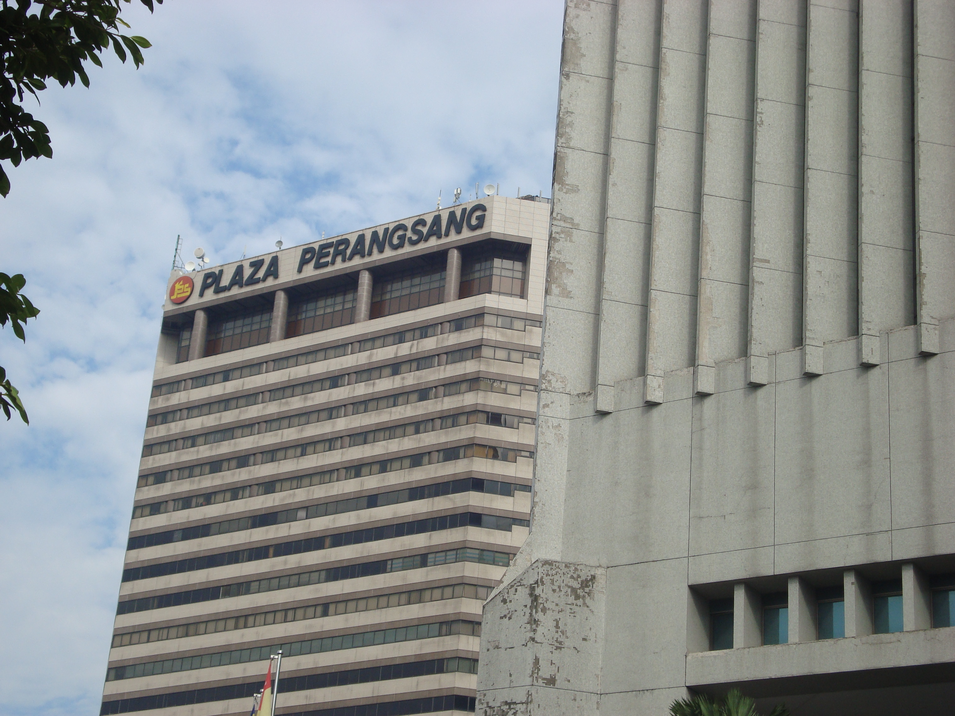 Gedung "Plaza Perangsang" apa artinya yang terletak di samping kantor Majlis Bandaraya Shah Alam Foto Yousri